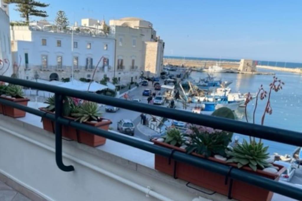 Apartamento Emozioni Dal Porto Trani Exterior foto