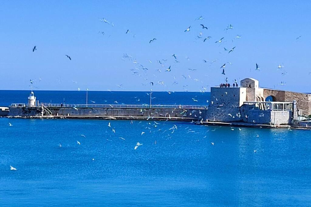 Apartamento Emozioni Dal Porto Trani Exterior foto
